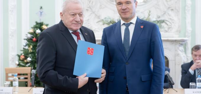 Вручение благодарности от Ситова А.Н Президенту АПП СПб  Радченко В.А