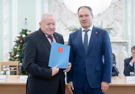 Вручение благодарности от Ситова А.Н Президенту АПП СПб  Радченко В.А